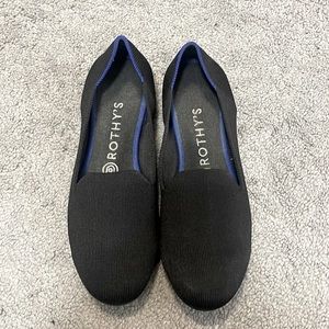 Black Rothy’s flat